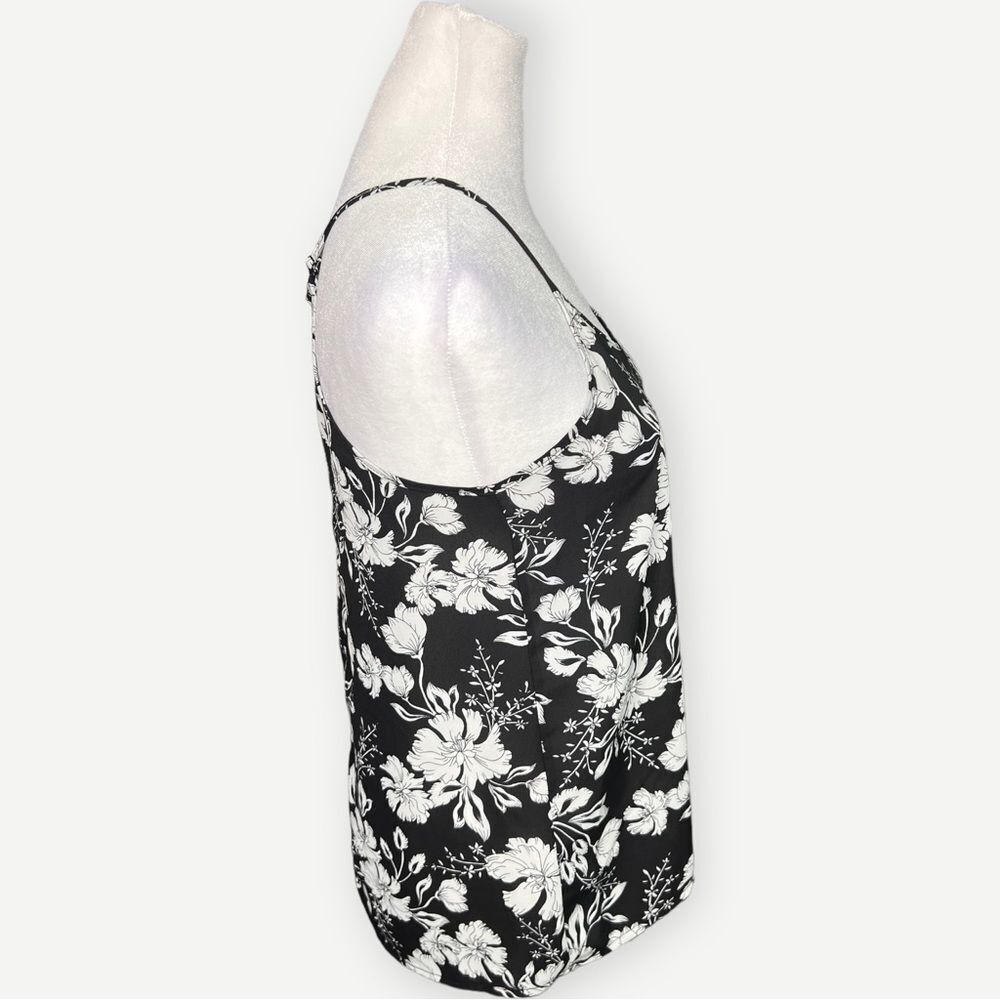 Pink Rose Flowy Black & White Floral Sleeveless Blouse. Top. Small. - Picture 2 of 7